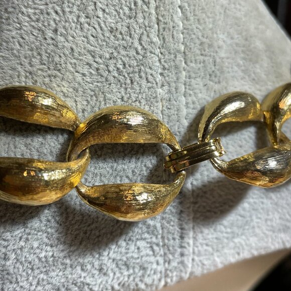 Vintage 90s Chunky Large Links Gold Tone Collar Choker Necklace 16” L - Picture 5 of 6